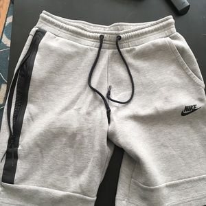 Nike tech fleece sweatshorts, size M.